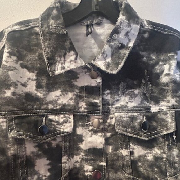 American Bazi "Fashion Tour" Black Tie Dye Distressed Cropped Denim Jacket NEW - Picture 14 of 16